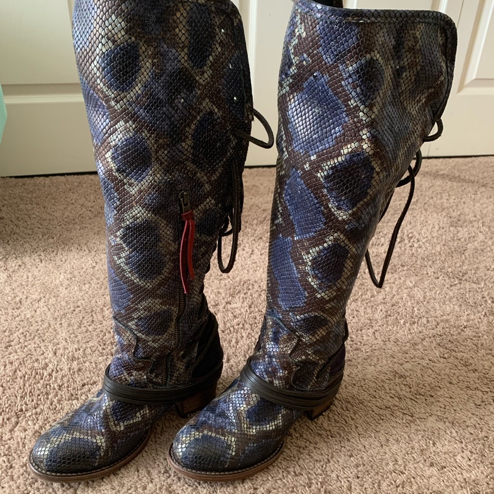 Freebird Coal Blue Croc